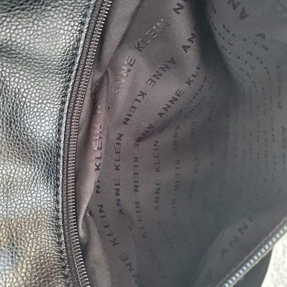 🌸SOLD🌸ANNE KLEIN LEATHER BLACK BACKPACK - Picture 4 of 16